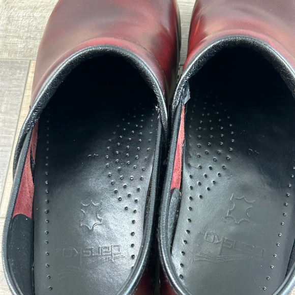 Dansko Professional - Cordovan Cabrio Clog - EUC  - Size 40 or 9.5 to 10 - Picture 10 of 11